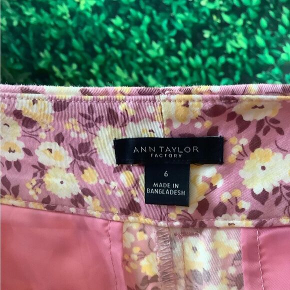 🌸 Ann Taylor Floral Shorts & Cream Tee Set – Shorts Size 6, Top Medium - Picture 6 of 6
